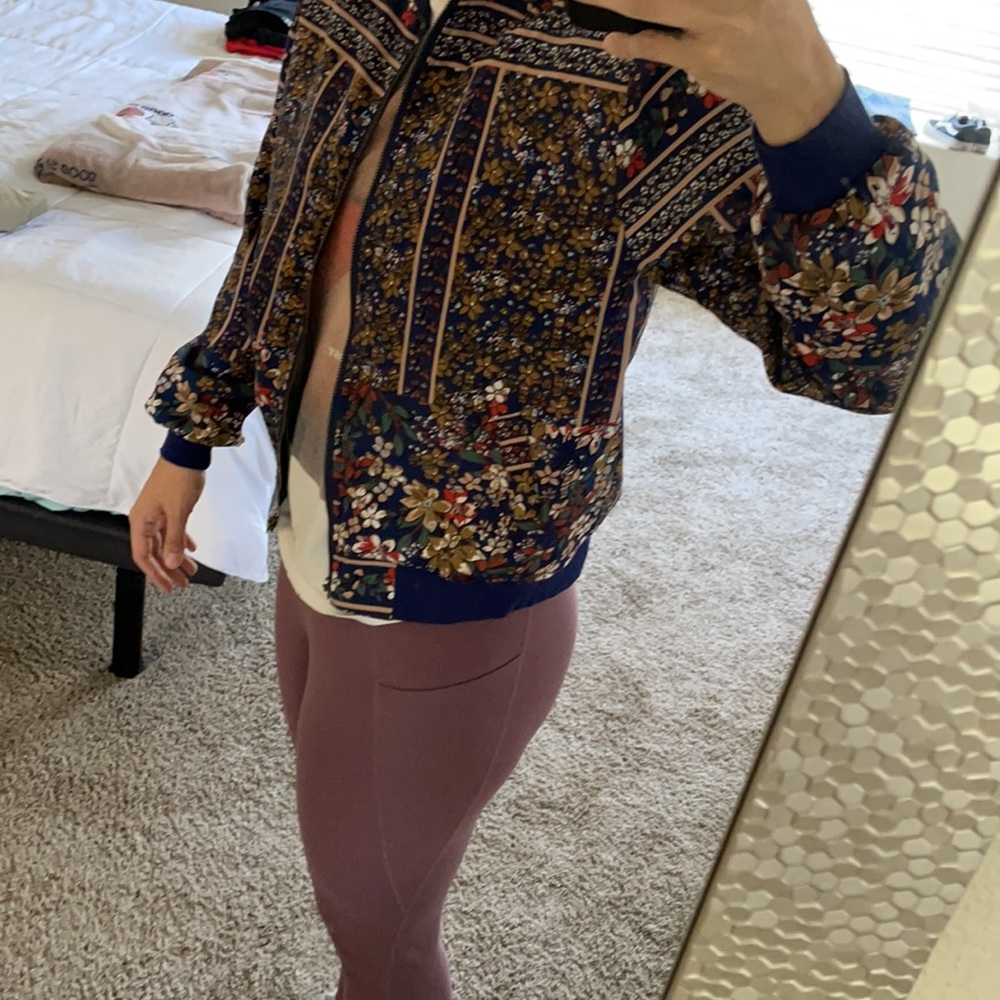 Lightweight jacket - Picture 3 of 4
